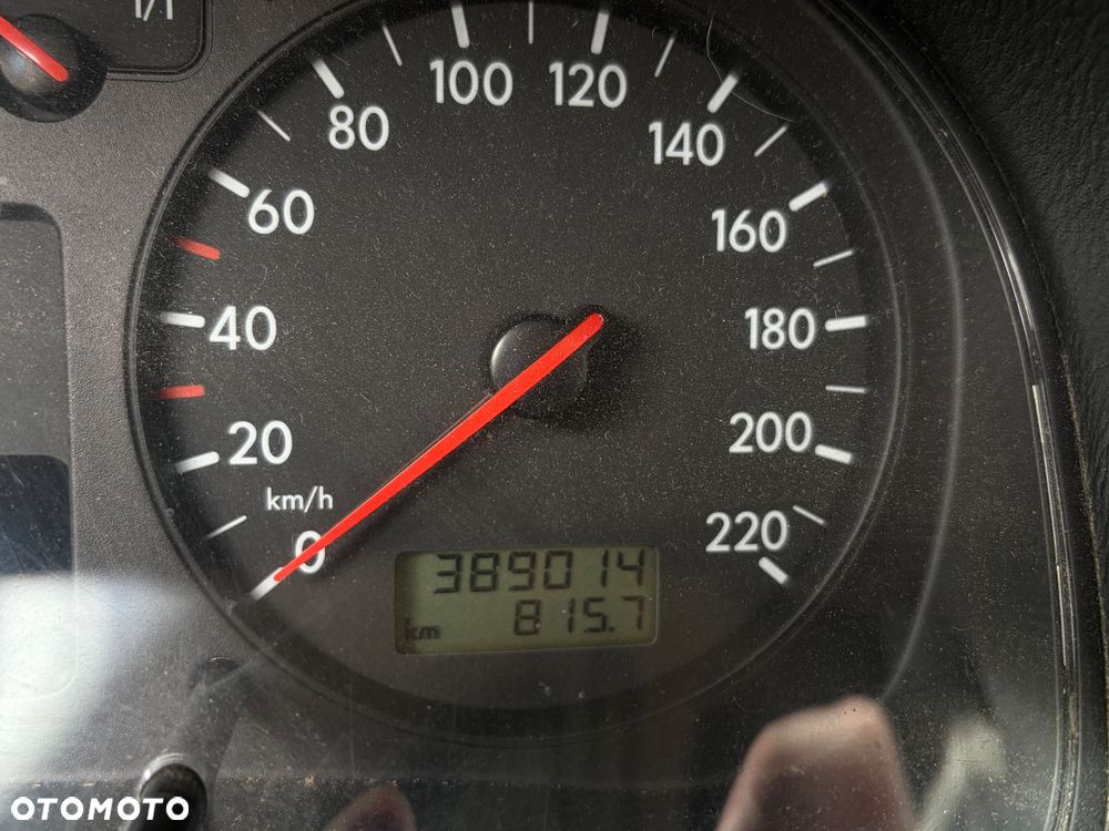 Volkswagen Golf 1.9 TDI Highline - 7