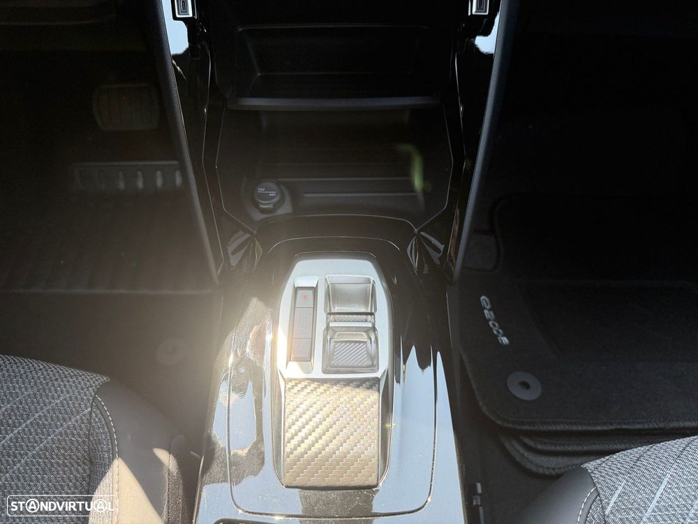 Peugeot e-2008 54 kWh Allure - 11