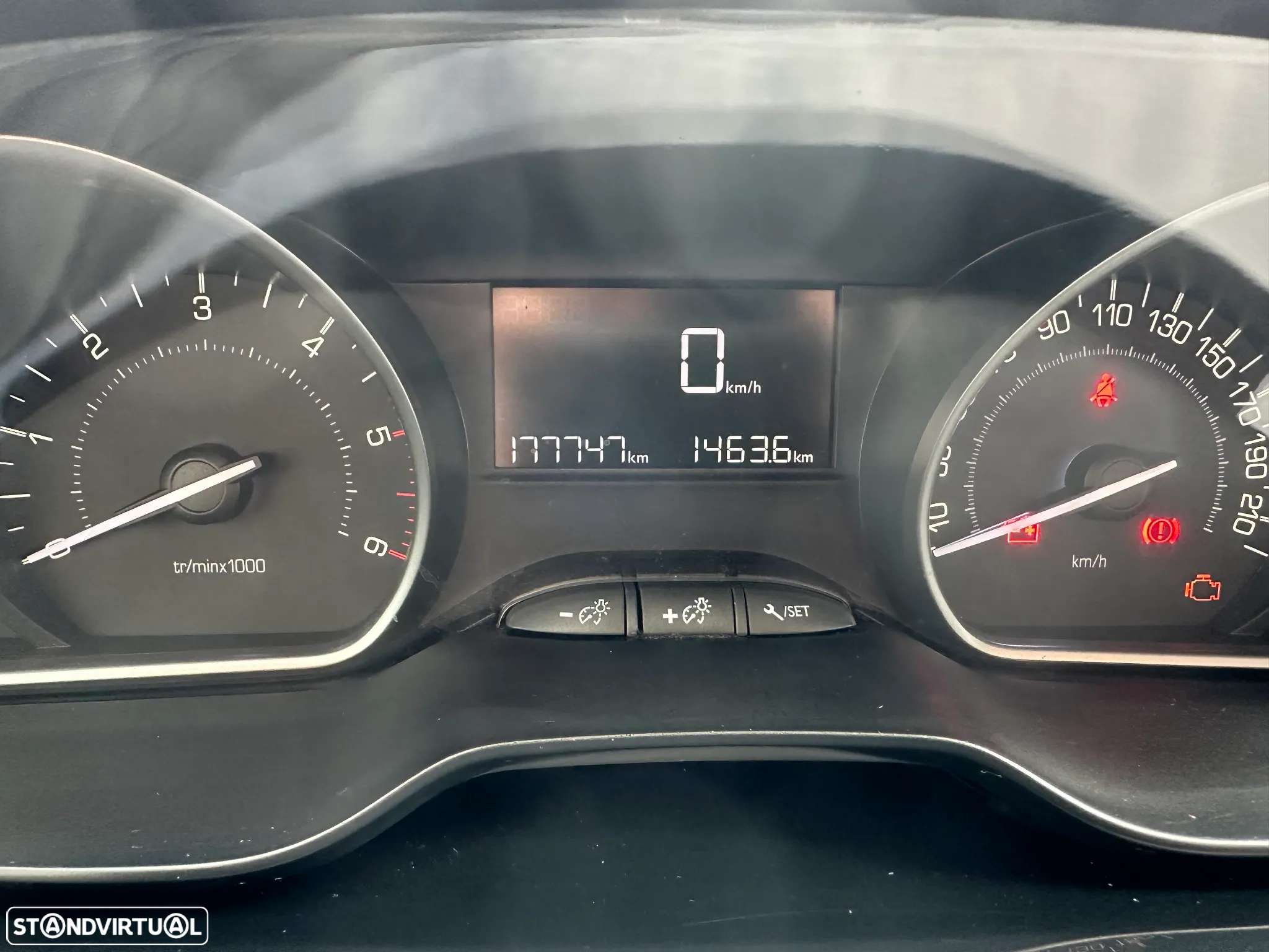 Peugeot 208 1.6 BlueHDi Style - 20