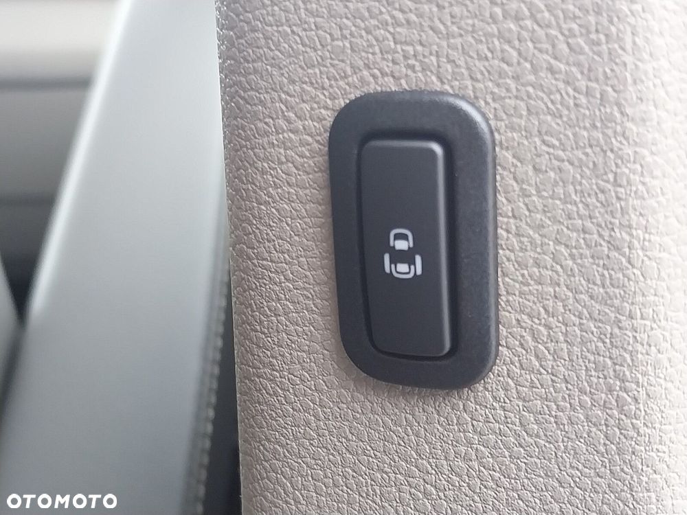 Volkswagen multivan Multivan Style L2 silnik: 2,0 l TDI SCR 110 kW / skrzynia biegów: 7-biegowa DSG rozstaw osi: 3124 mm - 13