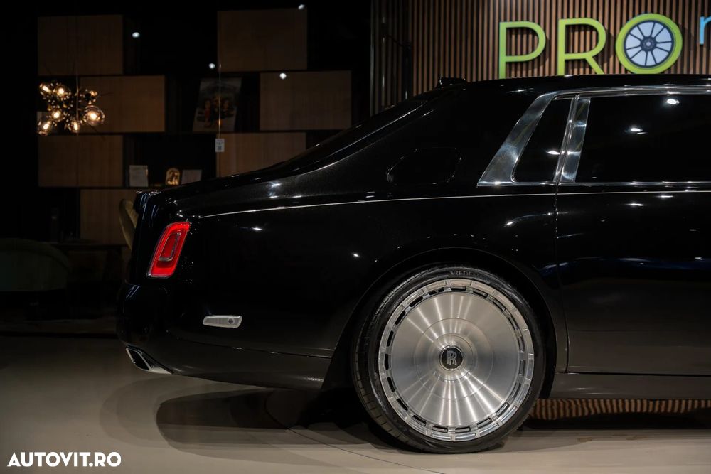 Rolls-Royce Phantom - 25