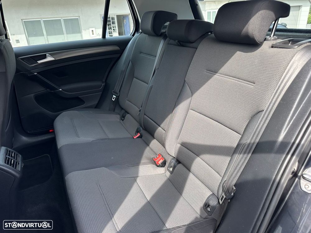 VW Golf 1.6 TDi Confortline - 14