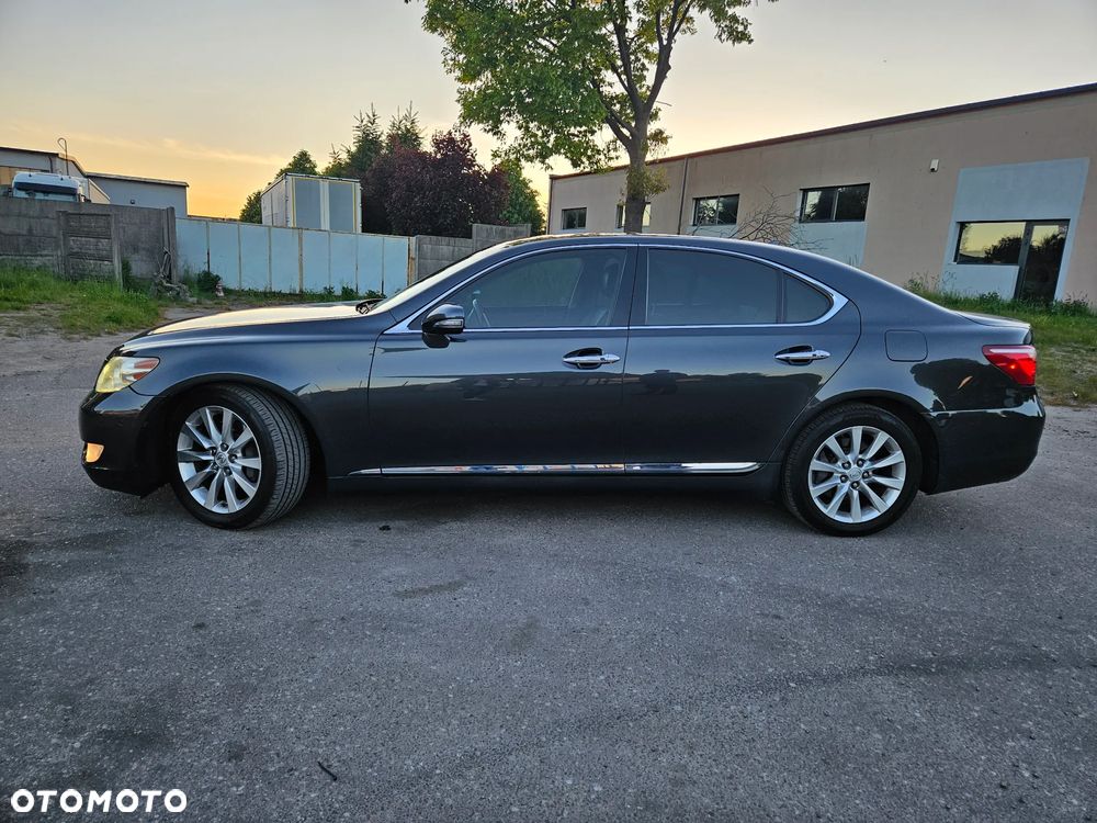 Lexus LS - 12