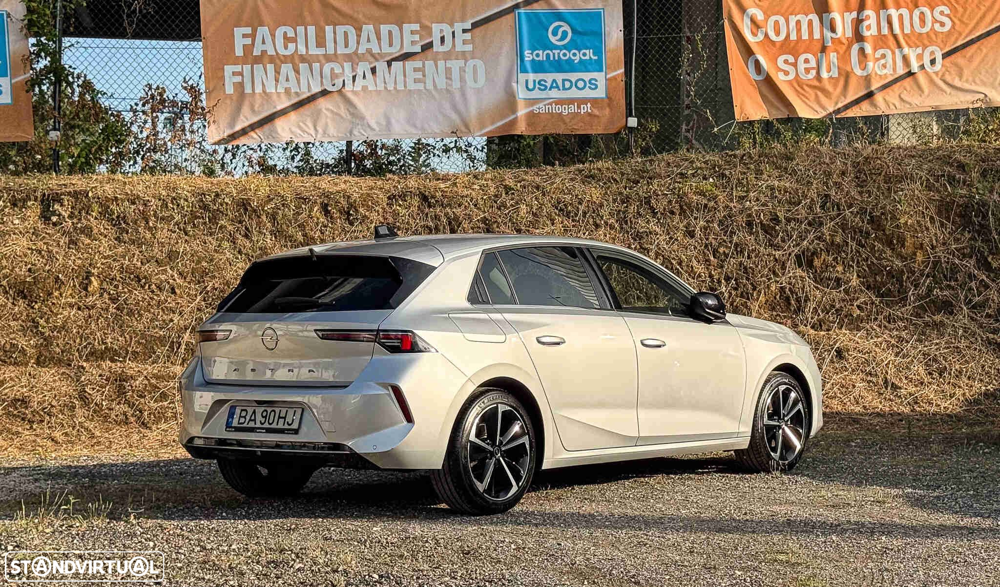 Opel Astra 1.2 T Elegance - 2