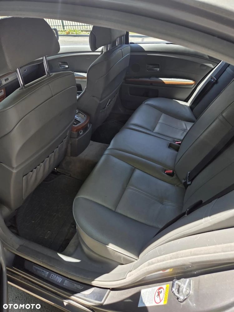 BMW Seria 7 740i - 14