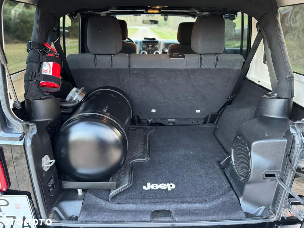 Jeep Wrangler 3.6 Unlim Sahara - 10