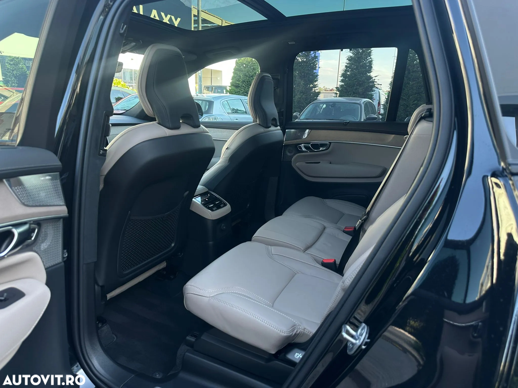 Volvo XC 90 T8 AWD PHEV Ultra Dark - 16
