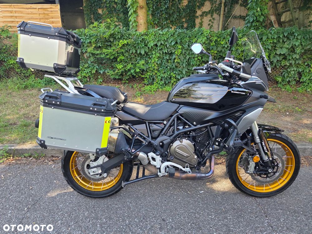 QJMOTOR SRK 700 - 1