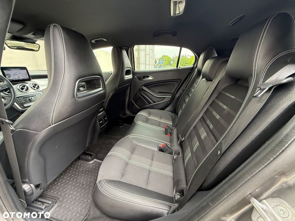 Mercedes-Benz GLA 180 7G-DCT Peak Edition - 19