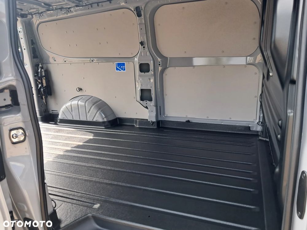 Ford Custom Van Limited - 6