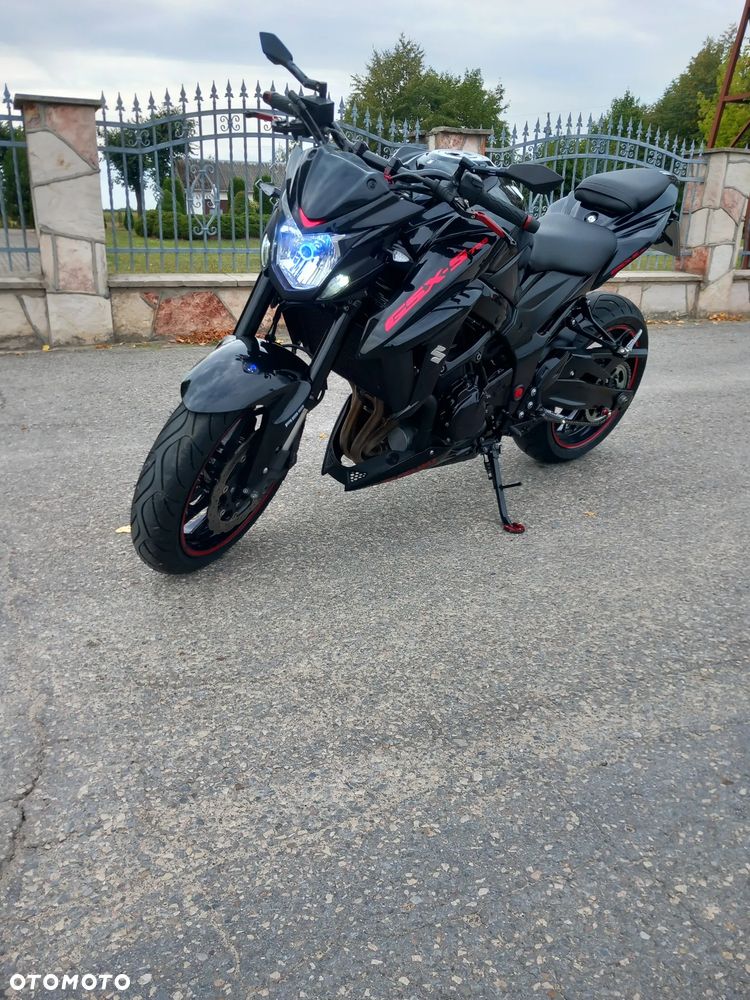 Suzuki GSX - 3