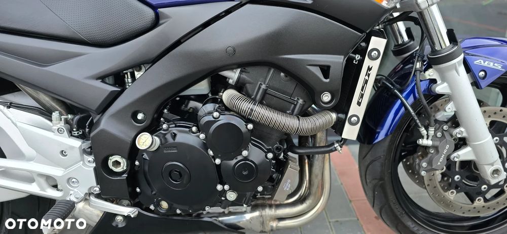 Suzuki GSR - 11