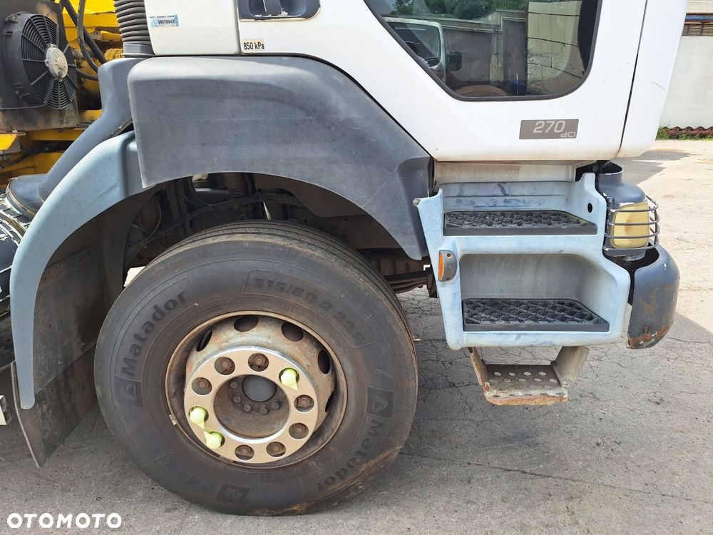 Renault 270.18 4X2 - 33