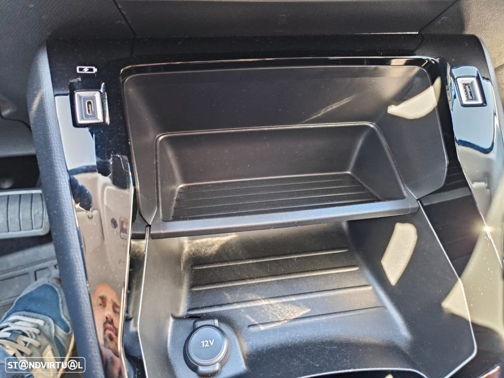 Peugeot e-208 Active Pack - 23