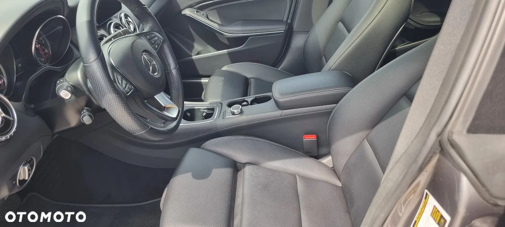 Mercedes-Benz CLA 250 4Matic 7G-DCT AMG Line - 24