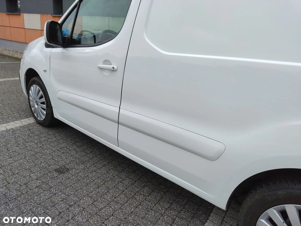 Peugeot PARTNER PO LIFT 1.6 HDI (90KM) 5-BIEGÓW KLIMA TEMPOMAT TABLET STAN IDEALNY FULL OPCJA BEZWYPADKOWY SERWIS KM NIE MA RDZY ! ! ! - 28