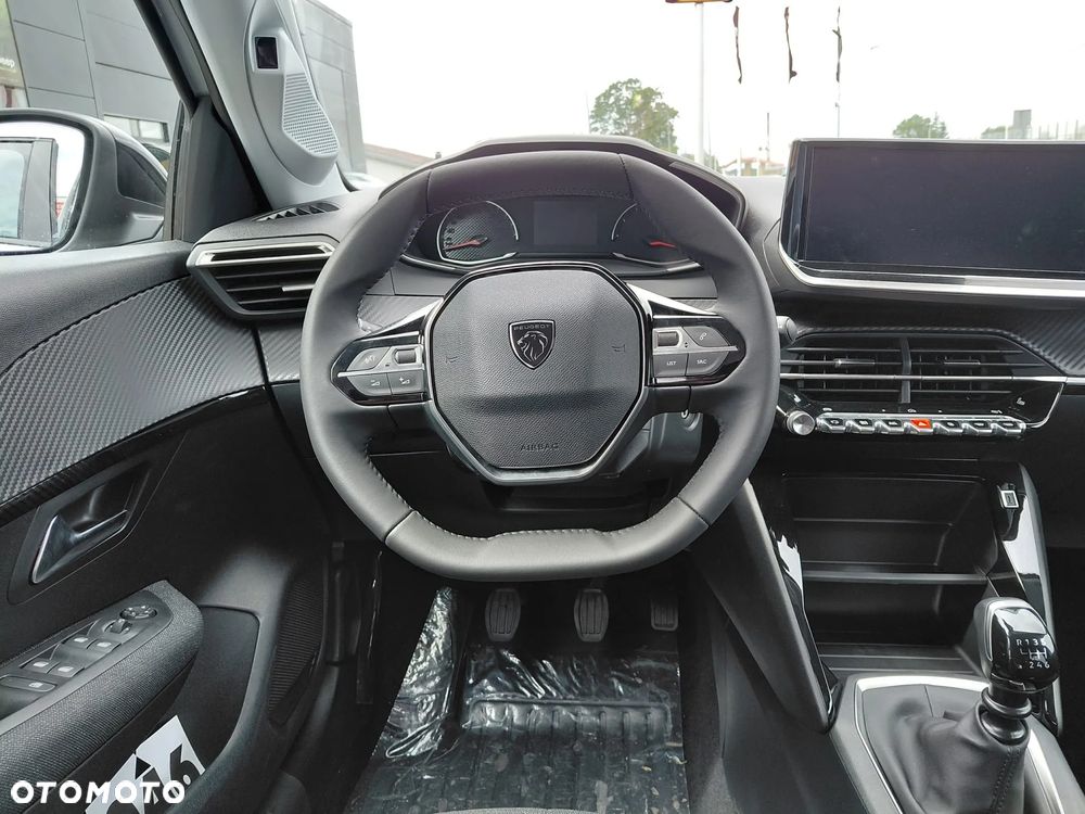 Peugeot 208 - 11