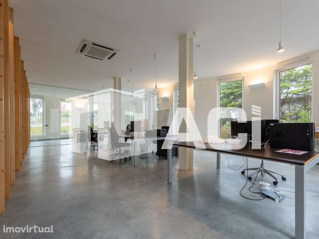 Armazém e Espaço Industrial de Excelência - 3 Pisos | Terreno de 5.... - Grande imagem: 2/39