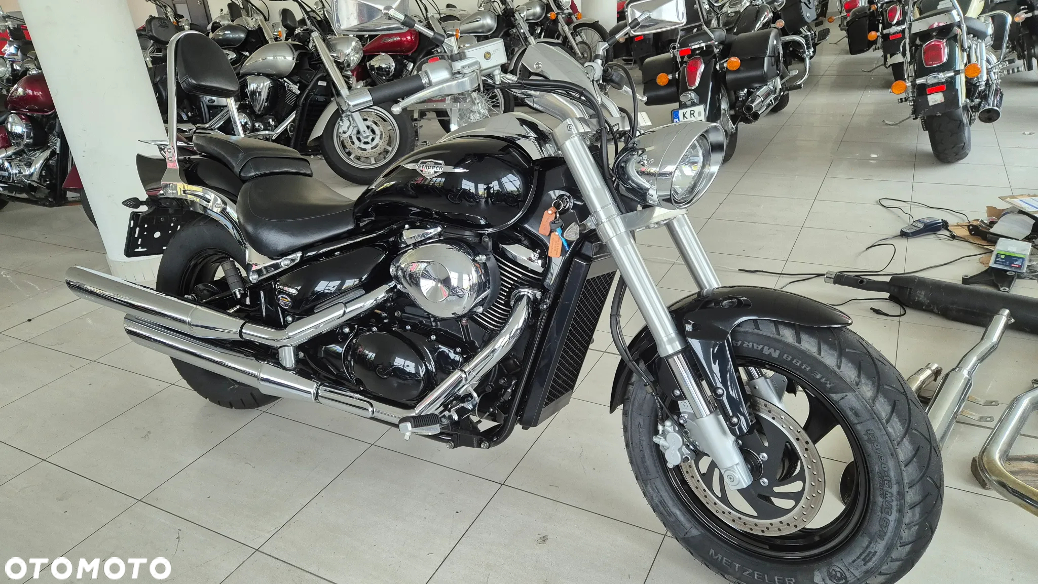 Suzuki Intruder - 24
