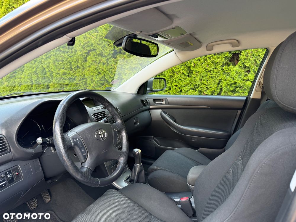 Toyota Avensis - 9