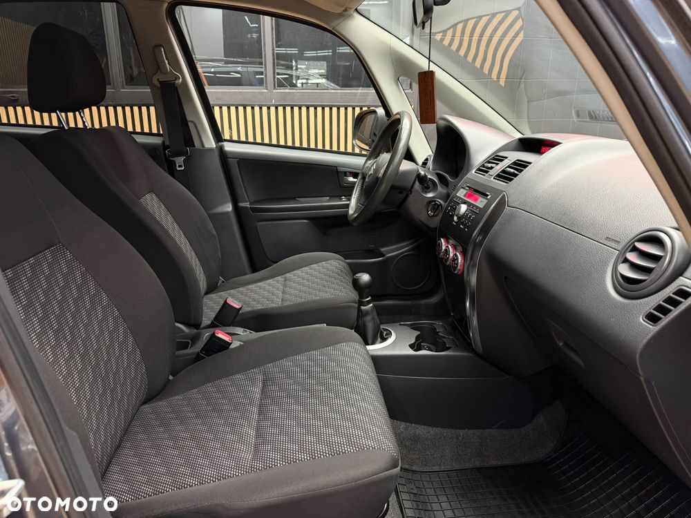 Suzuki SX4 1.6 GS / Premium - 8