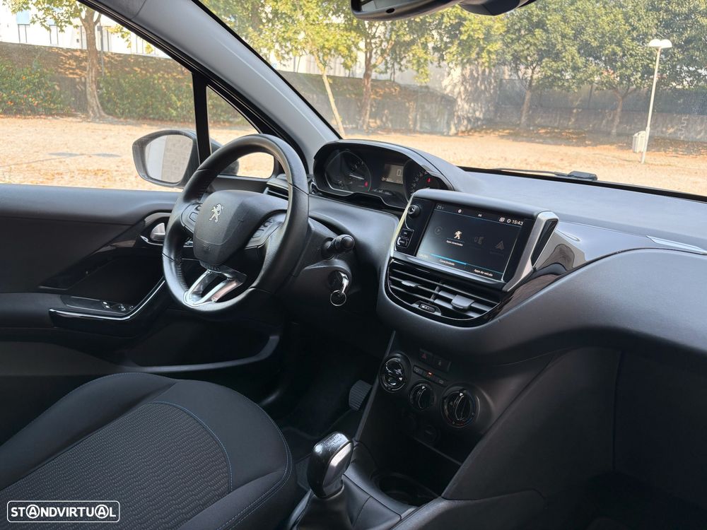Peugeot 208 1.2 PureTech Signature - 25