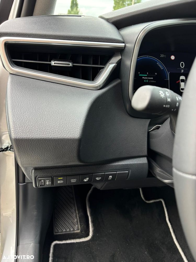 Toyota Corolla 1.8 HSD Business - 31