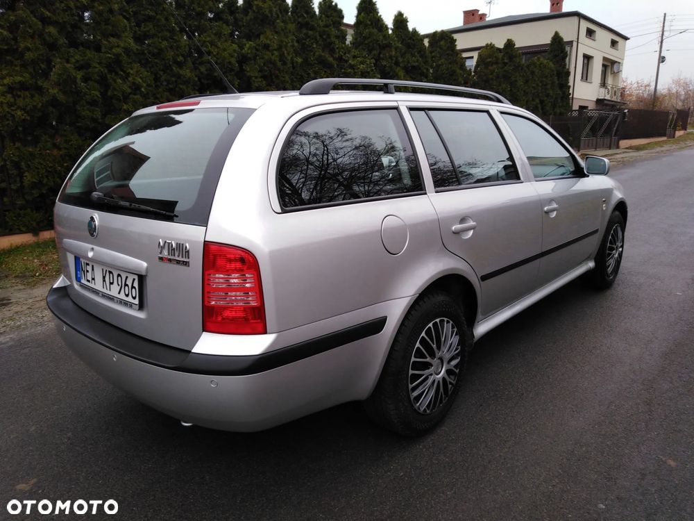 Skoda Octavia 2.0 Combi Ambiente 4x4 - 14