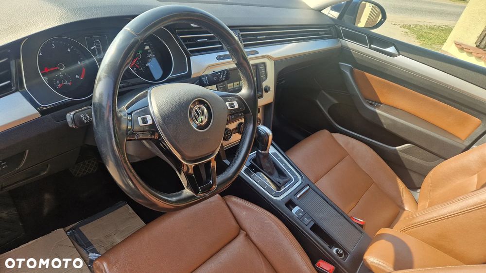 Volkswagen Passat - 16