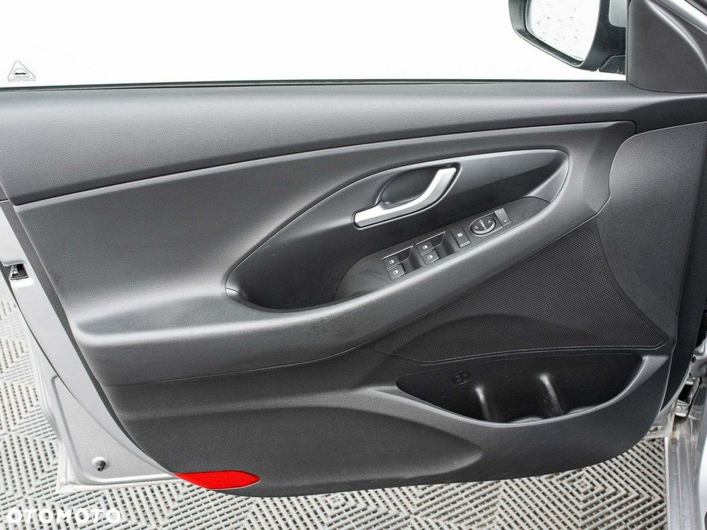 Hyundai i30 1.5 DPI Classic + - 11