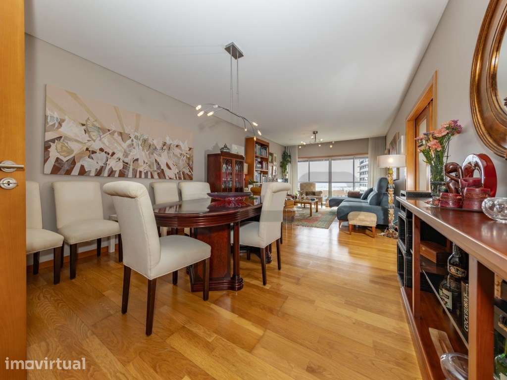 T3 com Suite, Closet e 2 Lugares de Garagem na Av. D. João III - Po... - Grande imagem: 3/40