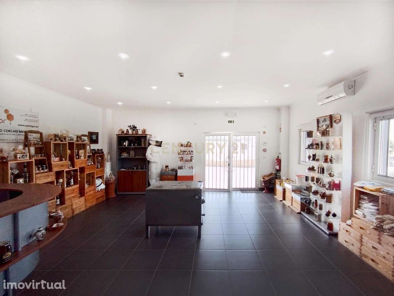 Edifício, Armazéns e Atividade Industrial. - Grande imagem: 5/41