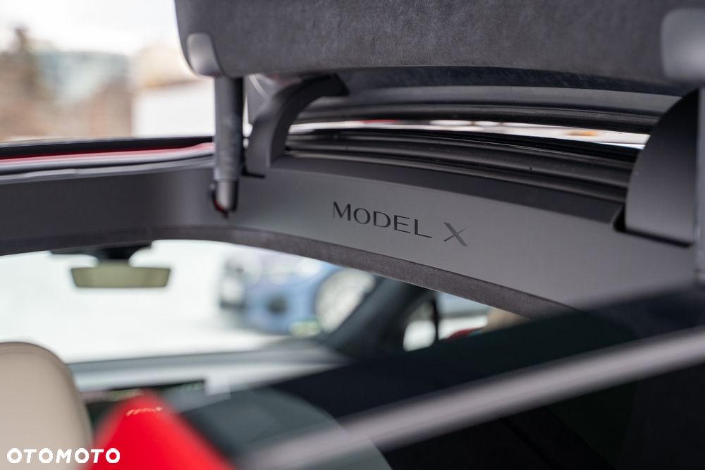 Tesla Model X - 10