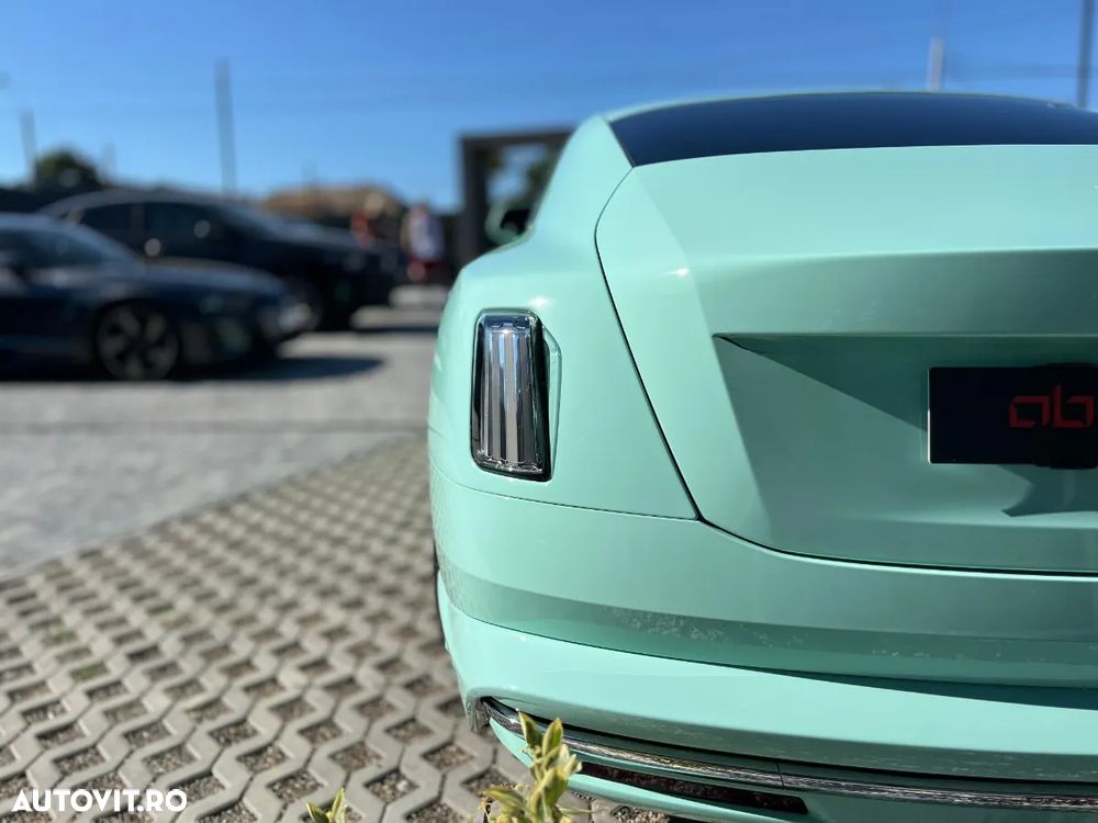 Rolls-Royce Spectre - 10