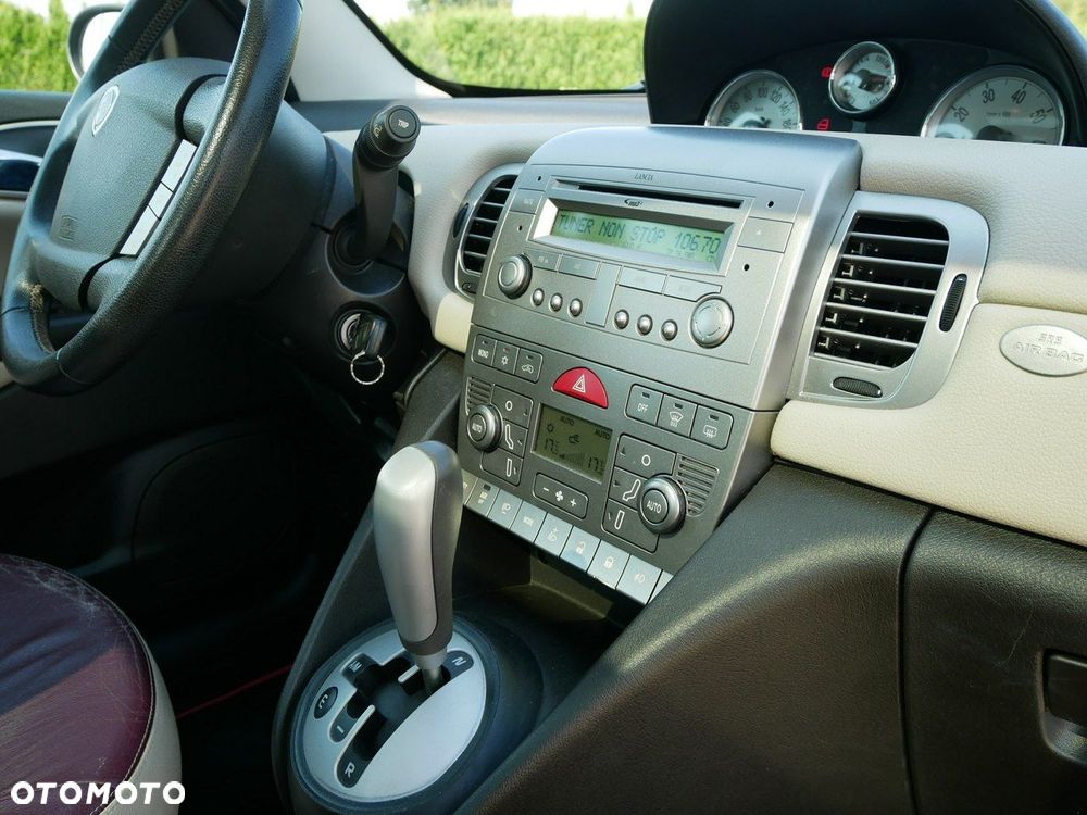 Lancia Ypsilon Y 1.4 16v Automatik Platino - 25