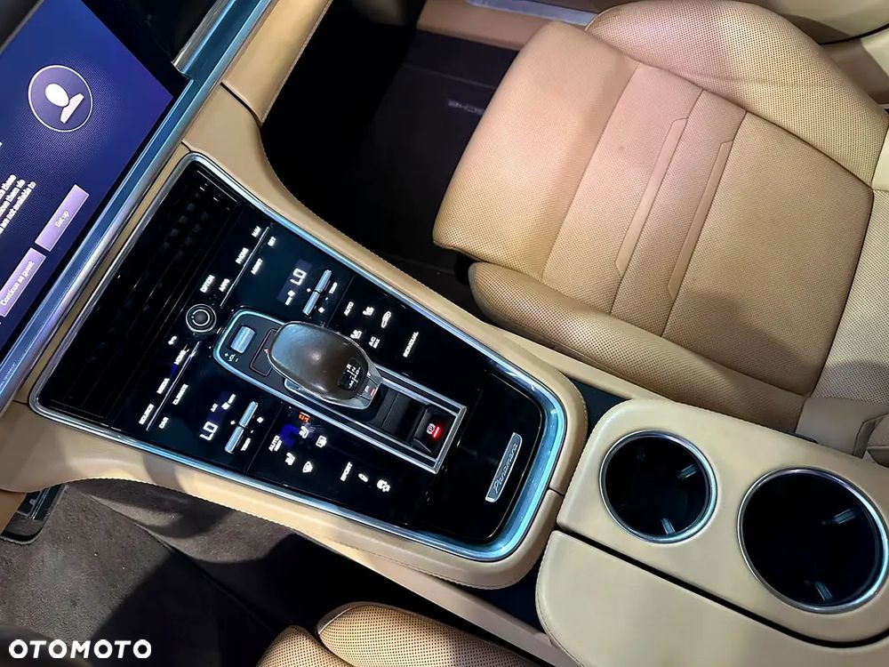 Porsche Panamera 4S - 10