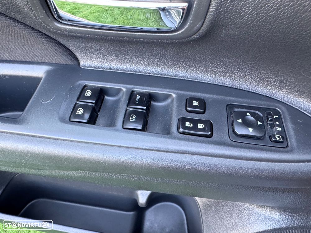 Mitsubishi Outlander 2.2 DI-D Instyle Navi 4WD - 16