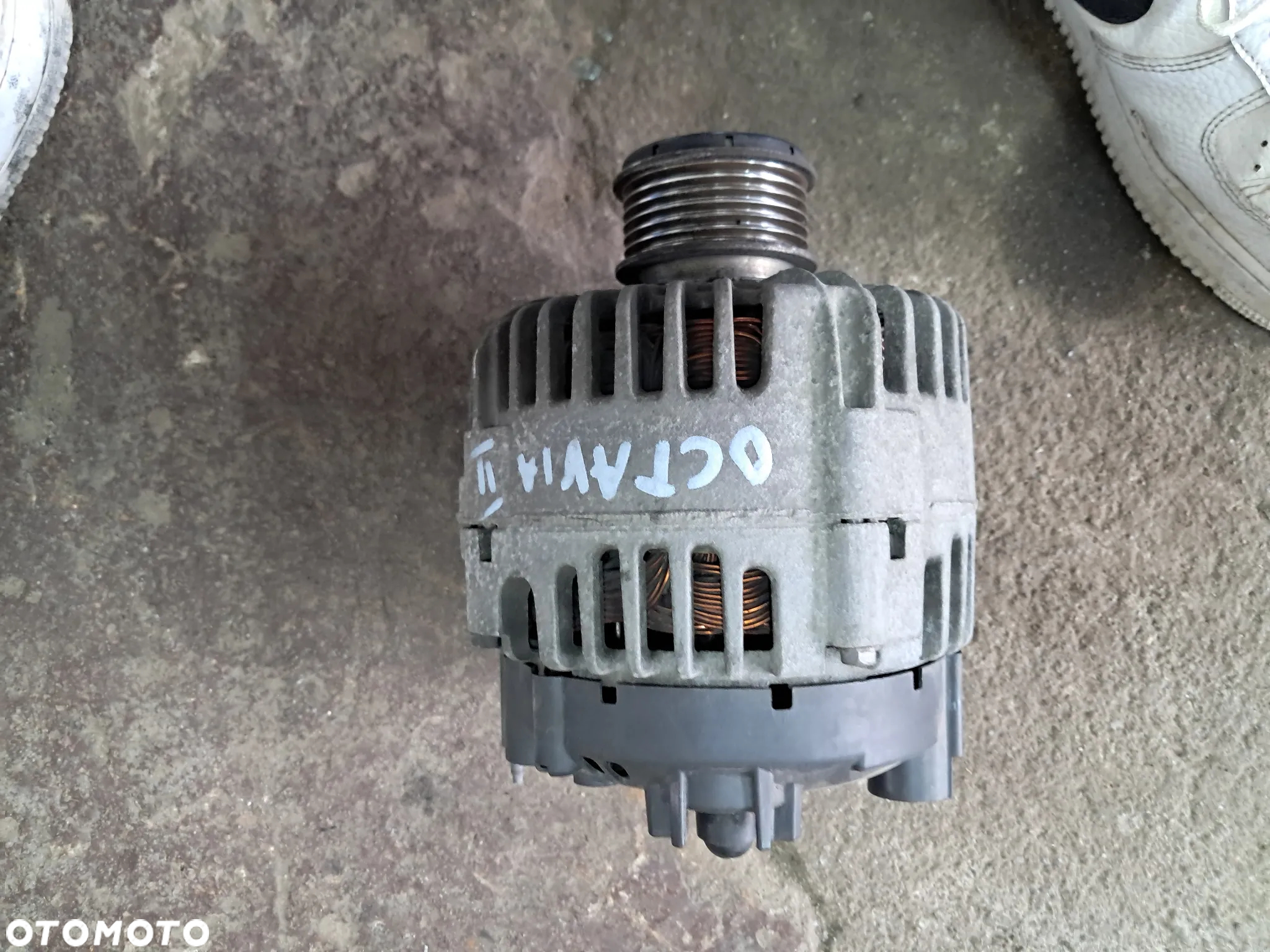 Skoda Octavia II 1.9 Diesel Alternator - 2