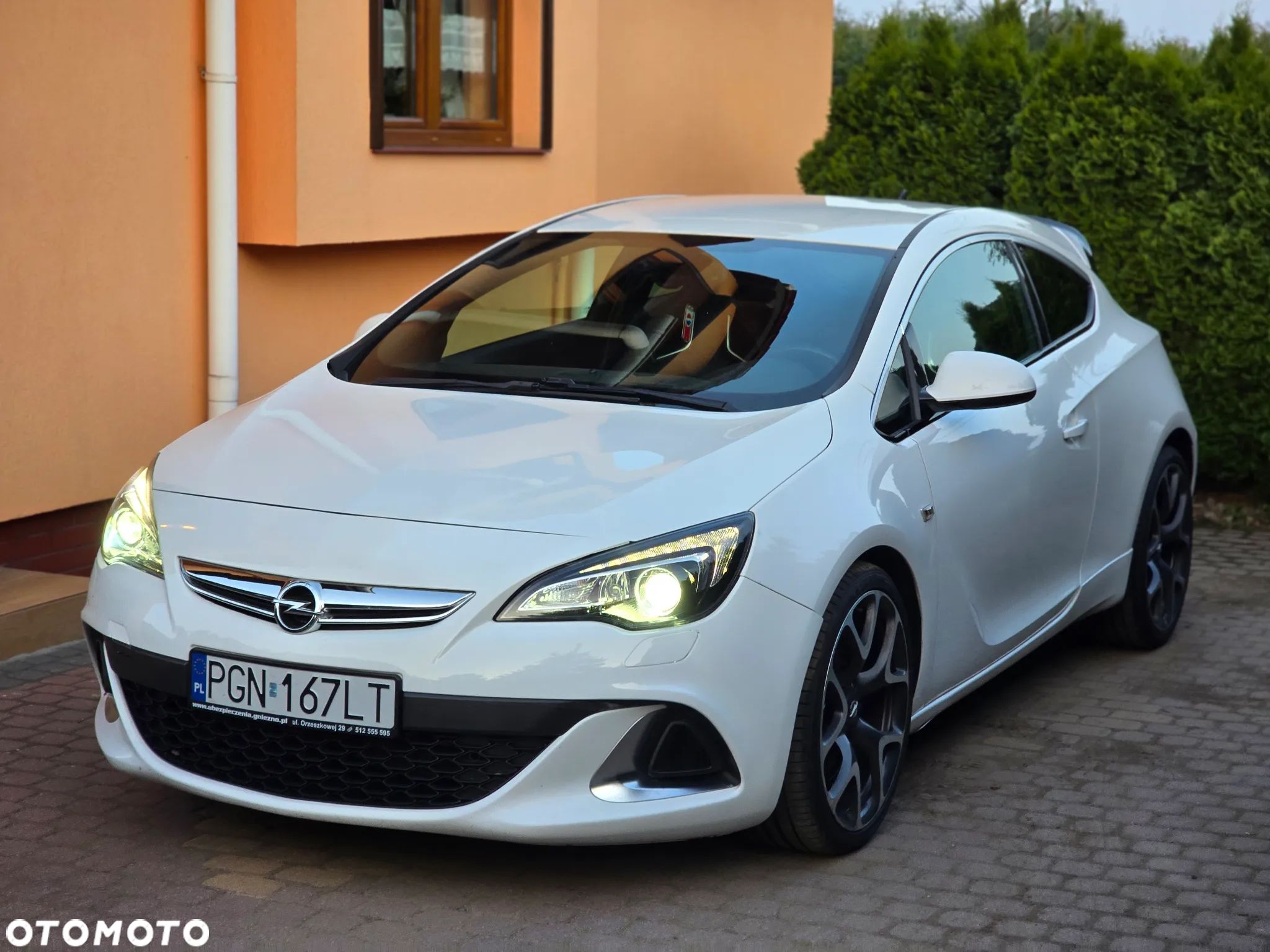 Opel Astra IV GTC OPC - 1