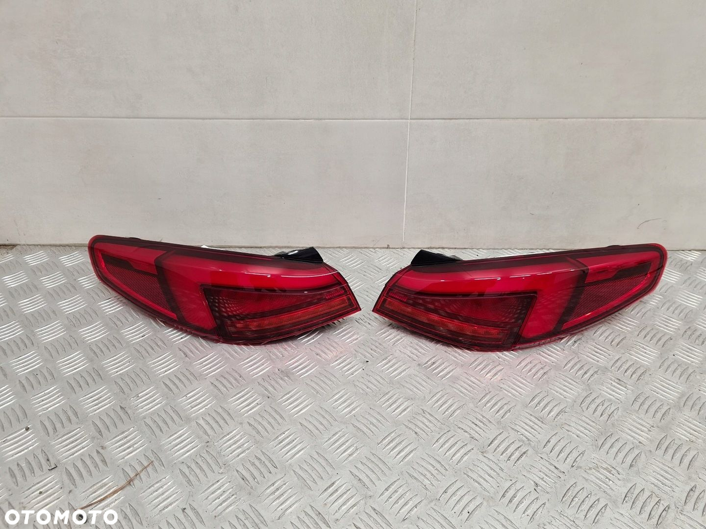 BMW F44 LAMPA TYŁ PRAWA LEWA EU 7465465 7465466 - 2