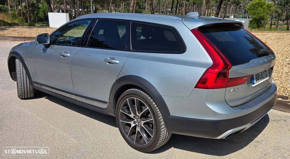 Volvo V90 Cross Country 2.0 D4 Pro AWD Geartronic - 4