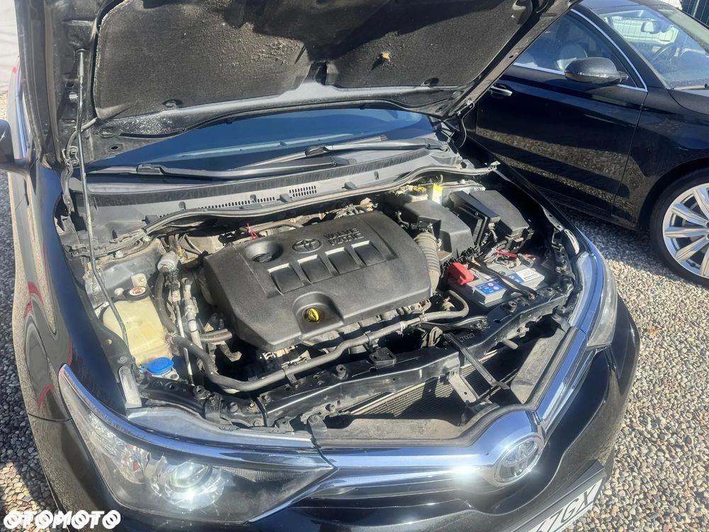 Toyota Auris 1.6 Selection - 17