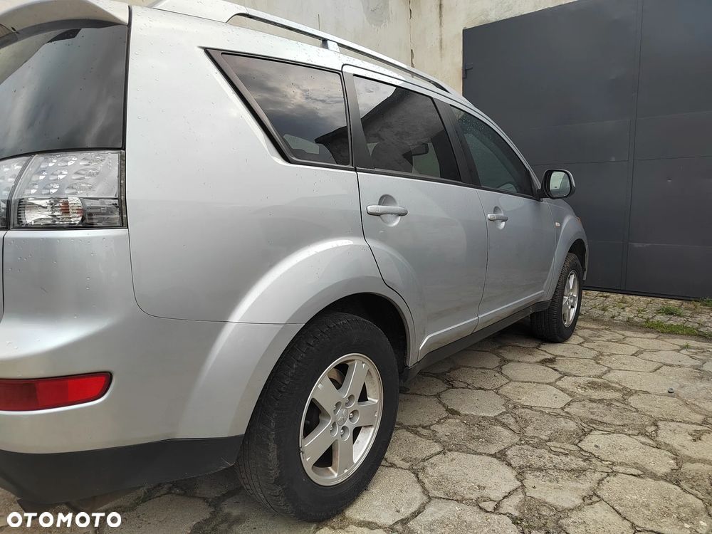 Mitsubishi Outlander 2.4 Invite 2WD - 7