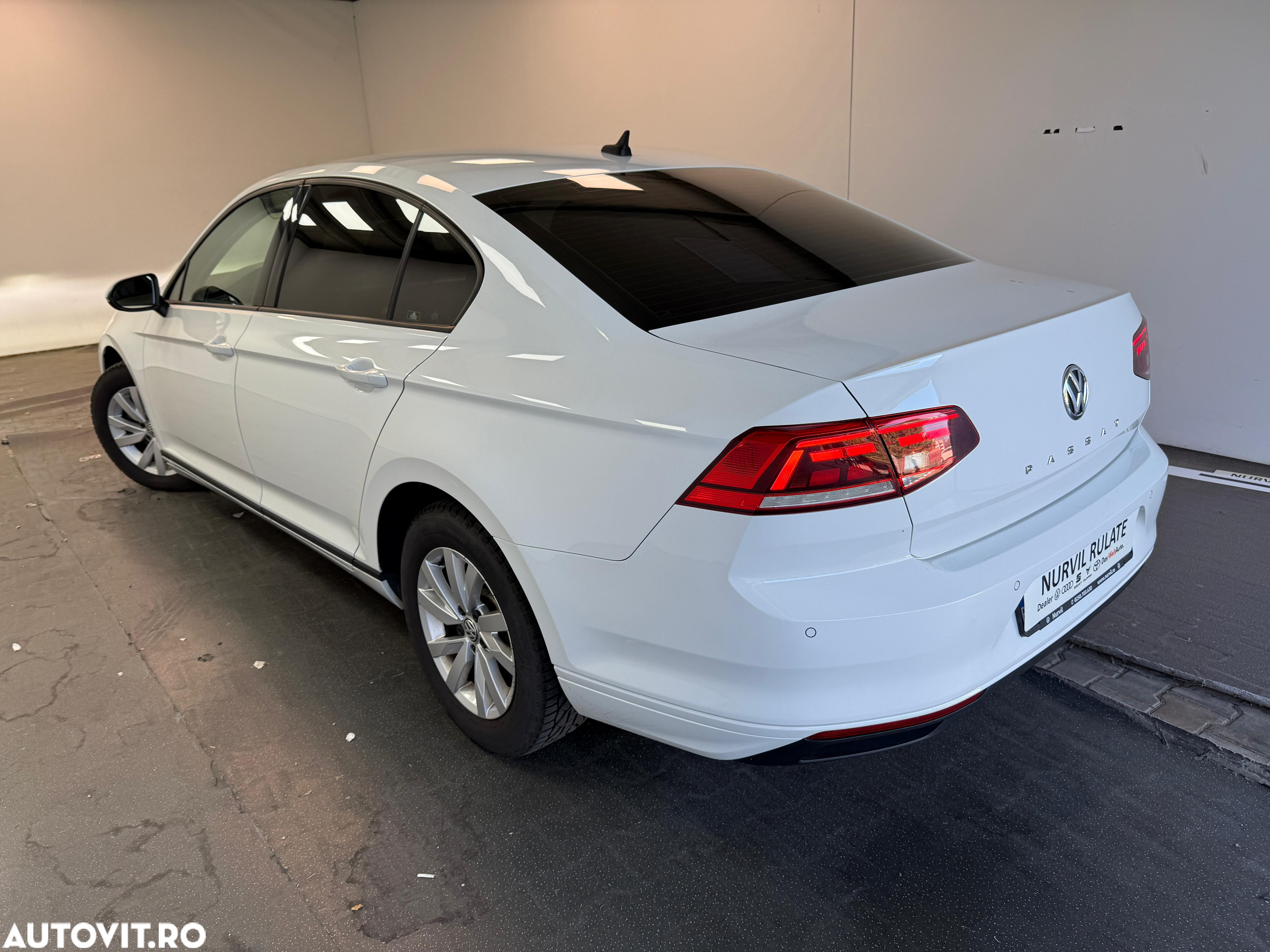 Volkswagen Passat 1.6 TDI DSG Comfortline - 2