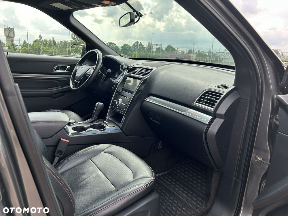 Ford Explorer - 11