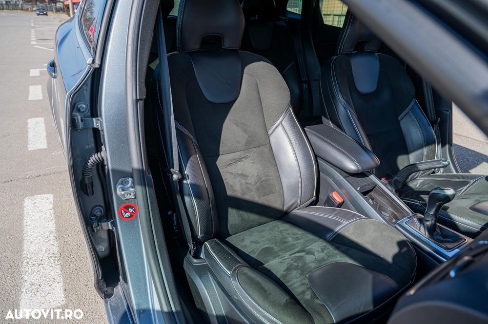 Volvo V40 D2 Momentum - 2