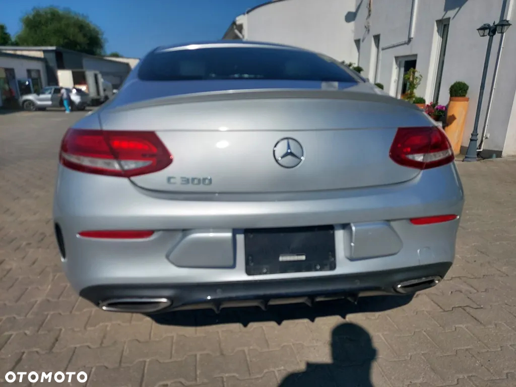 Mercedes-Benz Klasa C 300 Coupe 9G-TRONIC AMG Line - 22