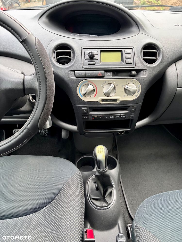 Toyota Yaris 1.0 Terra - 10
