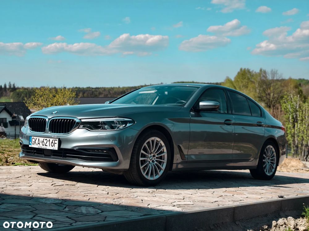 BMW Seria 5 530i GPF xDrive Sport Line sport - 4