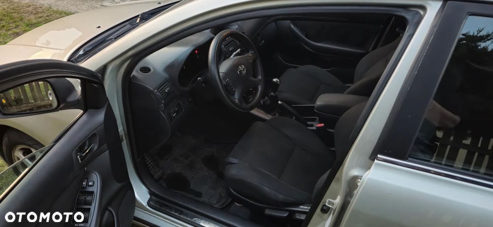 Toyota Avensis 1.8 VVT-i - 11